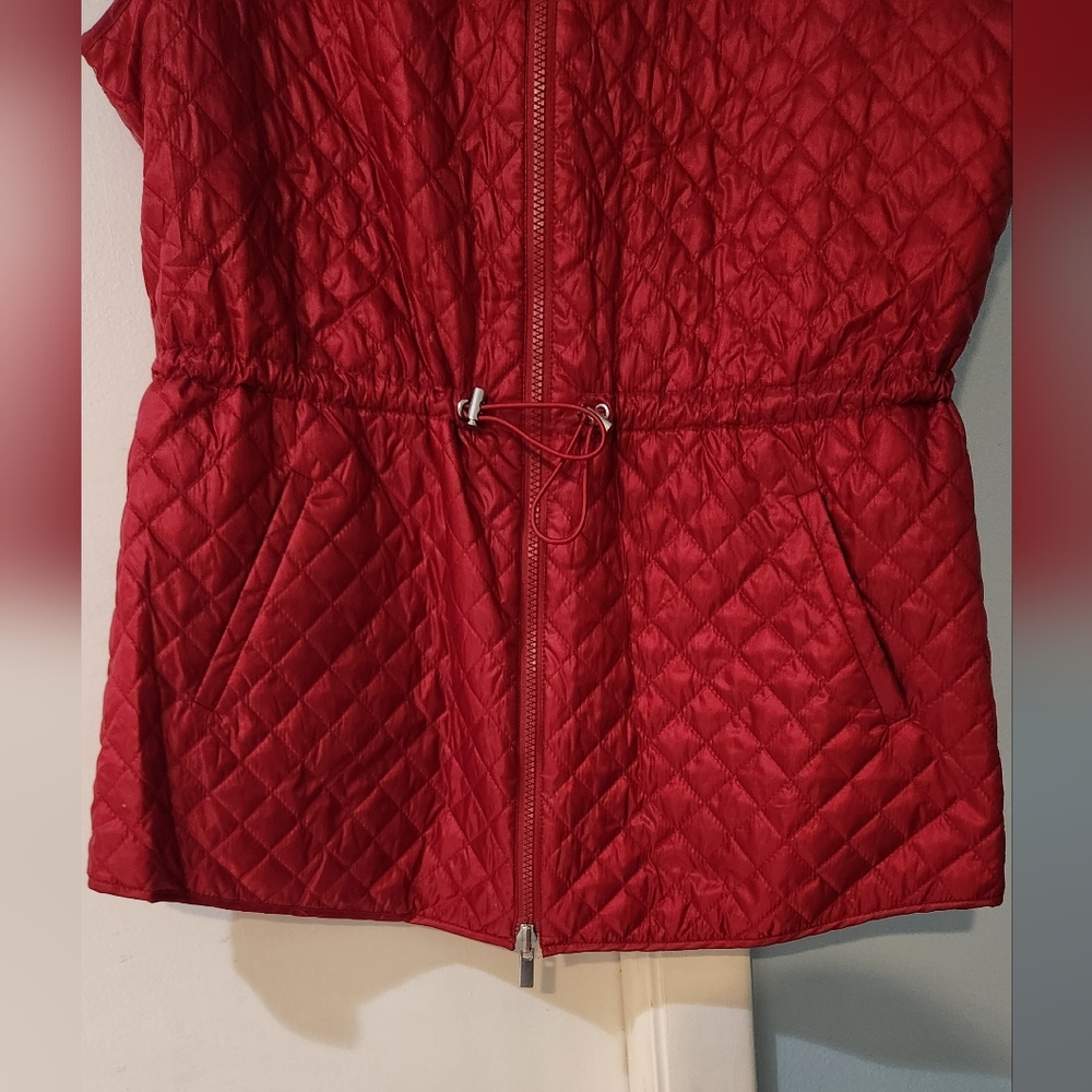Women's Chico's Red Quilted Vest Size 1 Medium - Picture 2 of 8